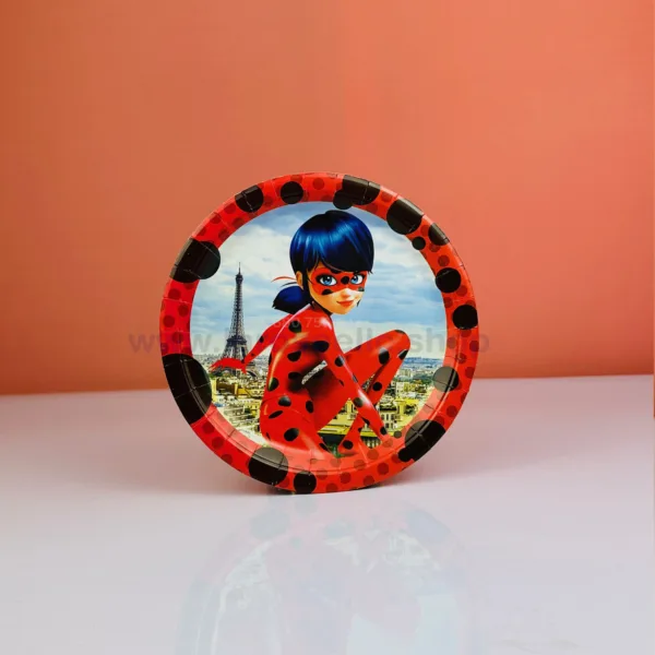 Assiettes en carton rondes ladybug 17cm