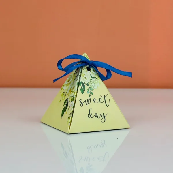 Boîtes à dragées forme triangulaire sweet day