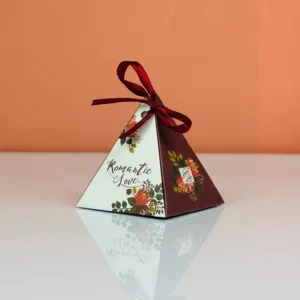 Boîtes à dragées forme triangulaire romantic love