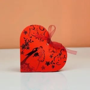 Boîtes à dragées forme coeur rouge avec ficelle