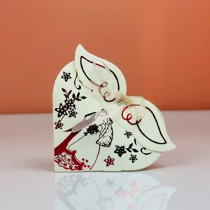 Boîtes à dragées forme cœur blanc décoré avec ficelle