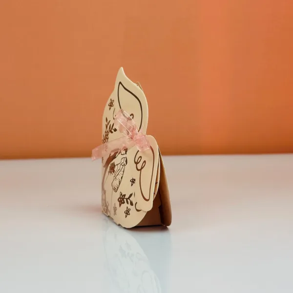 Boîtes à dragées forme cœur beige avec ficelle – Image 3