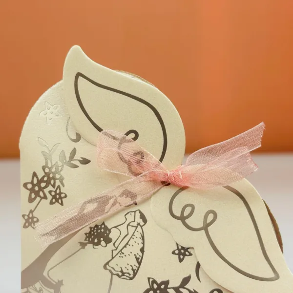 Boîtes à dragées forme cœur beige avec ficelle – Image 2