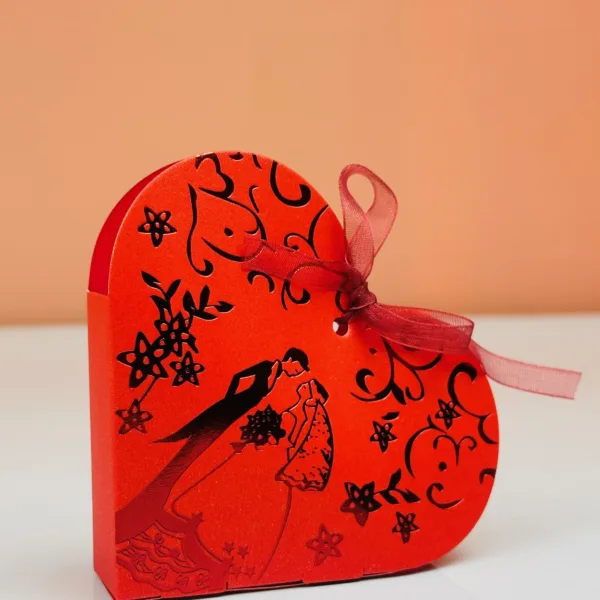 Boîtes à dragées forme coeur rouge avec ficelle – Image 2