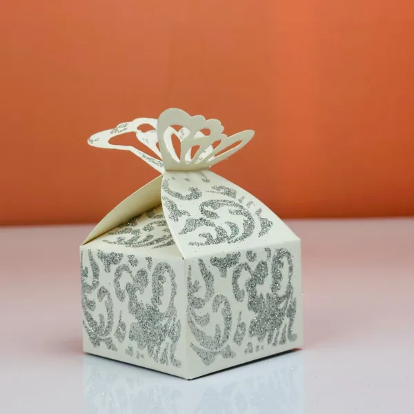 Boîtes à dragées bout papillon blanc pailleté argent – Image 3