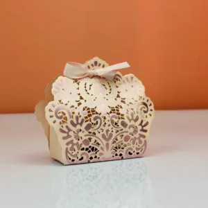Boîtes à dragées beige avec ruban