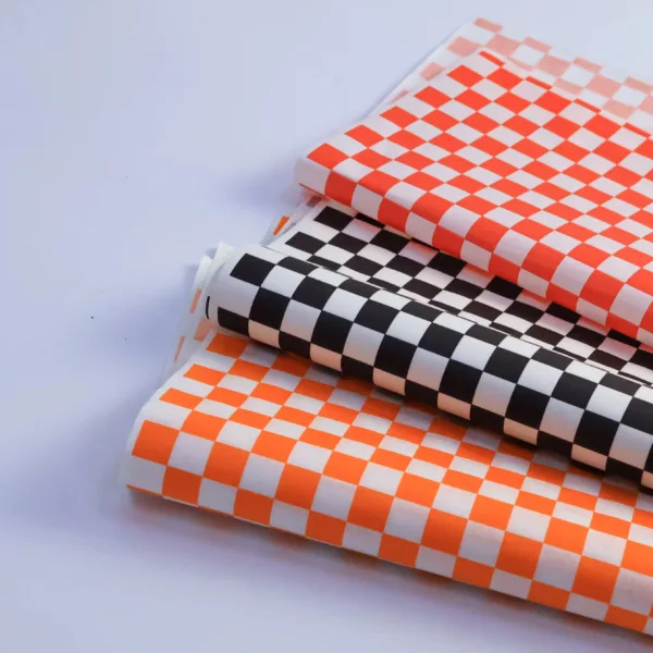 Feuilles de papier sulfurisé rouge à carreaux – Image 5